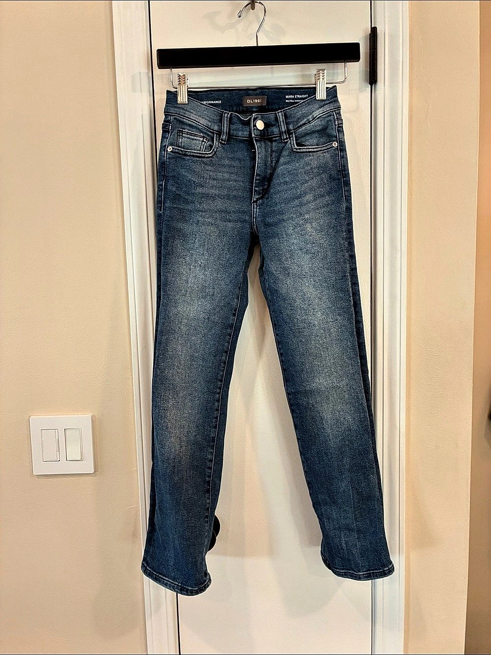 DL1961 Mara Straight Mid Rise Ankle Jeans Blue Waist 24 Like New